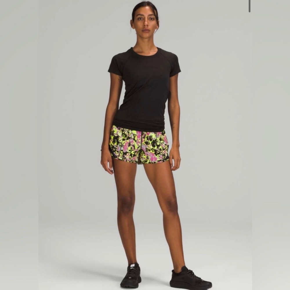 LULULEMON. Hotty Hot Shorts. Size 8.